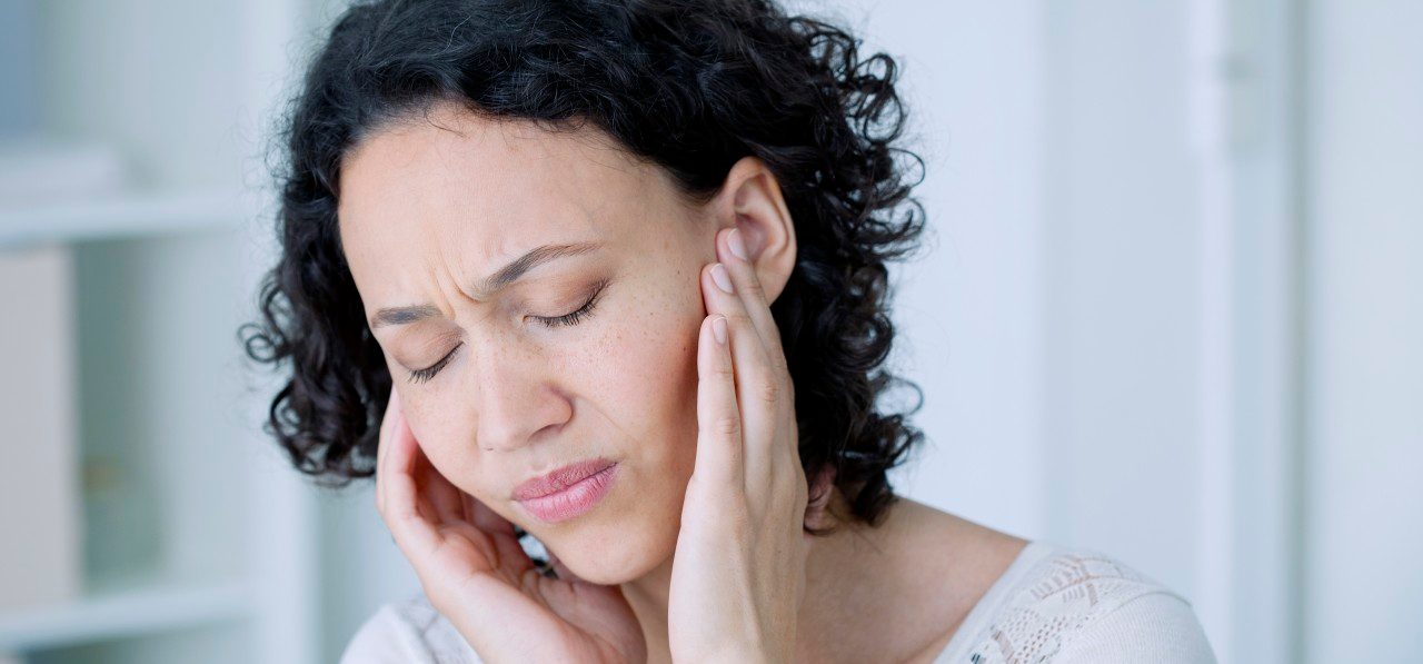 30 May 2014 --- Woman suffering from earache. --- Image by © B. BOISSONNET / BSIP/BSIP/Corbis