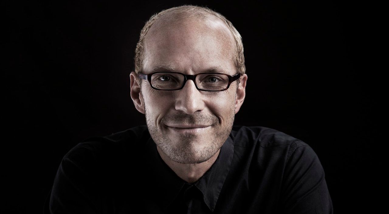 Studio portrait of smiling man --- Image by © Brüderchen & Schwesterchen GmbH/Corbis