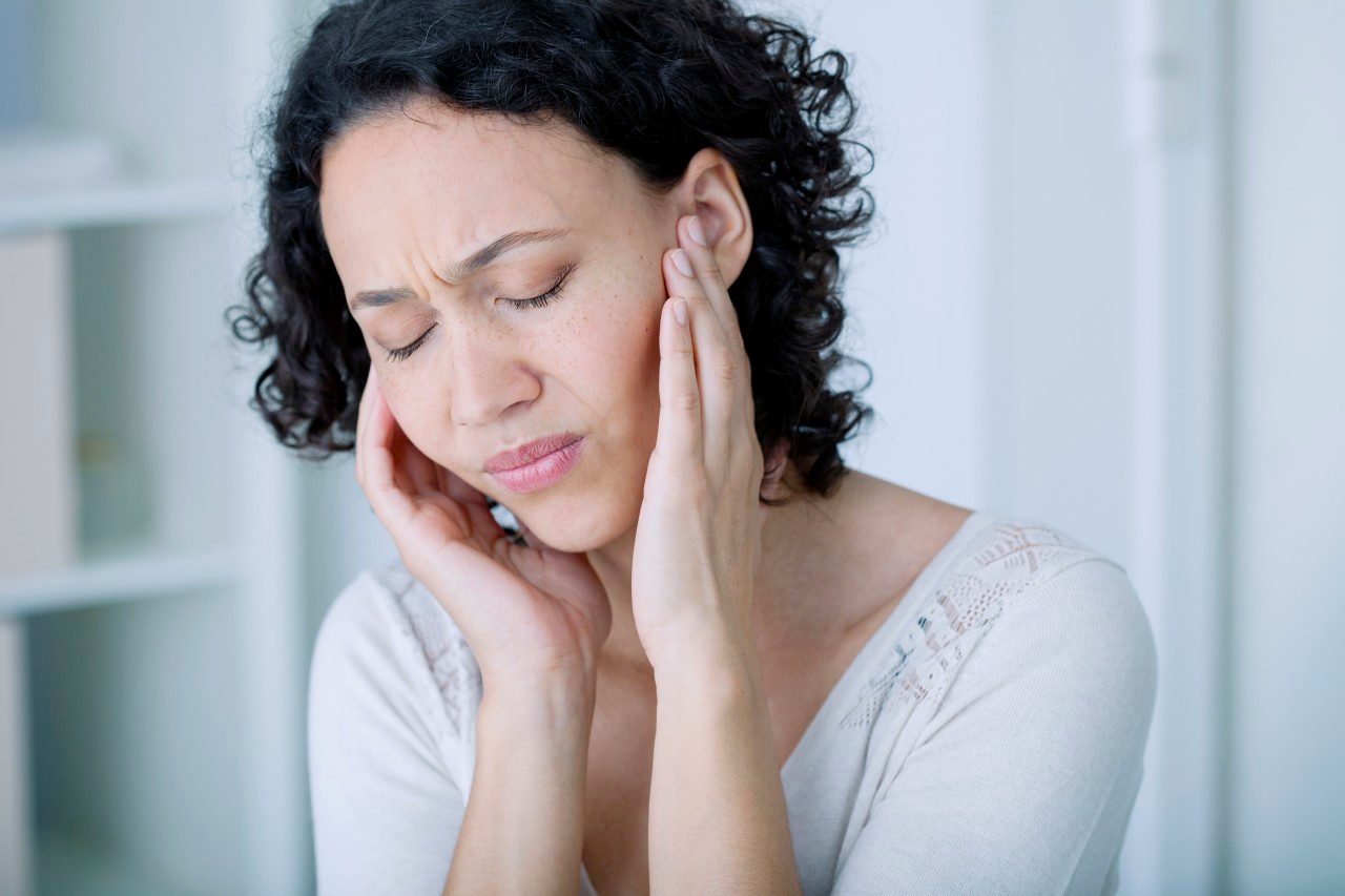 30 May 2014 --- Woman suffering from earache. --- Image by © B. BOISSONNET / BSIP/BSIP/Corbis