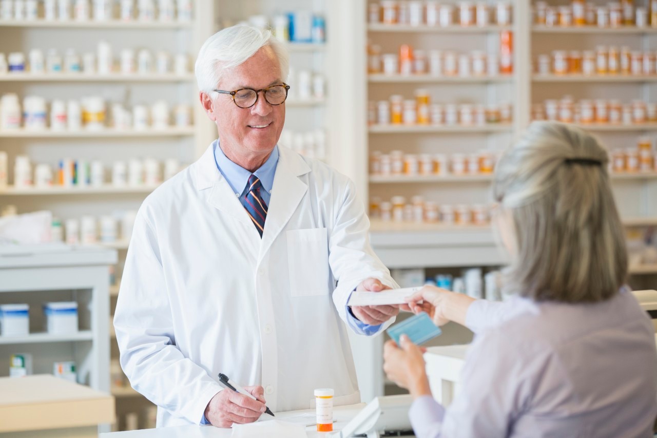 19 May 2013, Houston, Texas, USA --- Caucasian pharmacist giving prescription to customer --- Image by © Terry Vine/Blend Images/Corbis