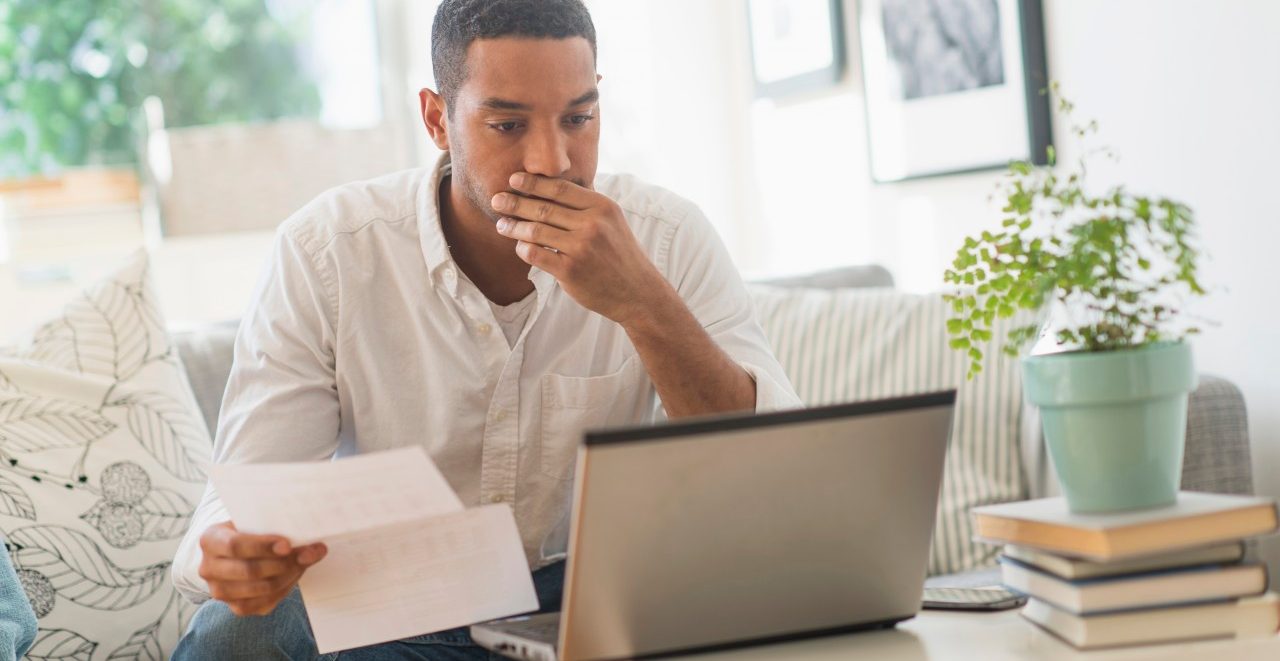 09 Oct 2014 --- Man paying bills online --- Image by © Tetra Images/Corbis