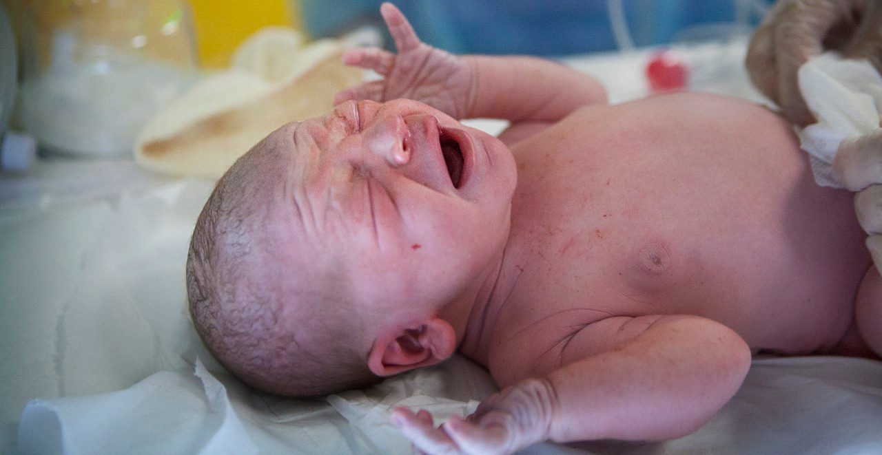 03 Oct 2013, France --- Pediatric nurse is examining a newborn baby a few minutes after the birth. --- Image by © AMELIE-BENOIST / BSIP/BSIP/Corbis