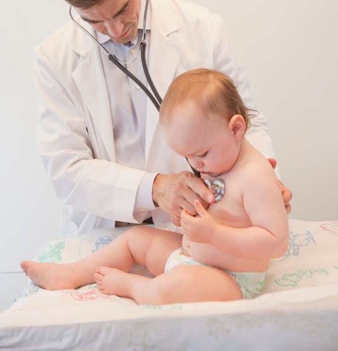 10 Jun 2012 --- Caucasian doctor examining baby --- Image by © Ronnie Kaufman/Larry Hirshowitz/Blend Images/Corbis