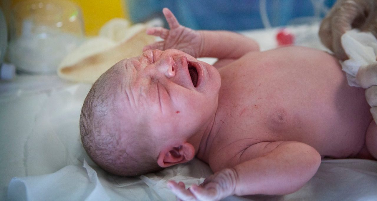 03 Oct 2013, France --- Pediatric nurse is examining a newborn baby a few minutes after the birth. --- Image by © AMELIE-BENOIST / BSIP/BSIP/Corbis